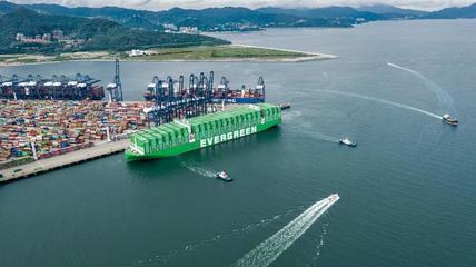 深圳大鵬海關創新服務模式，助力鹽田港擴展全球新航線與電子商務發展